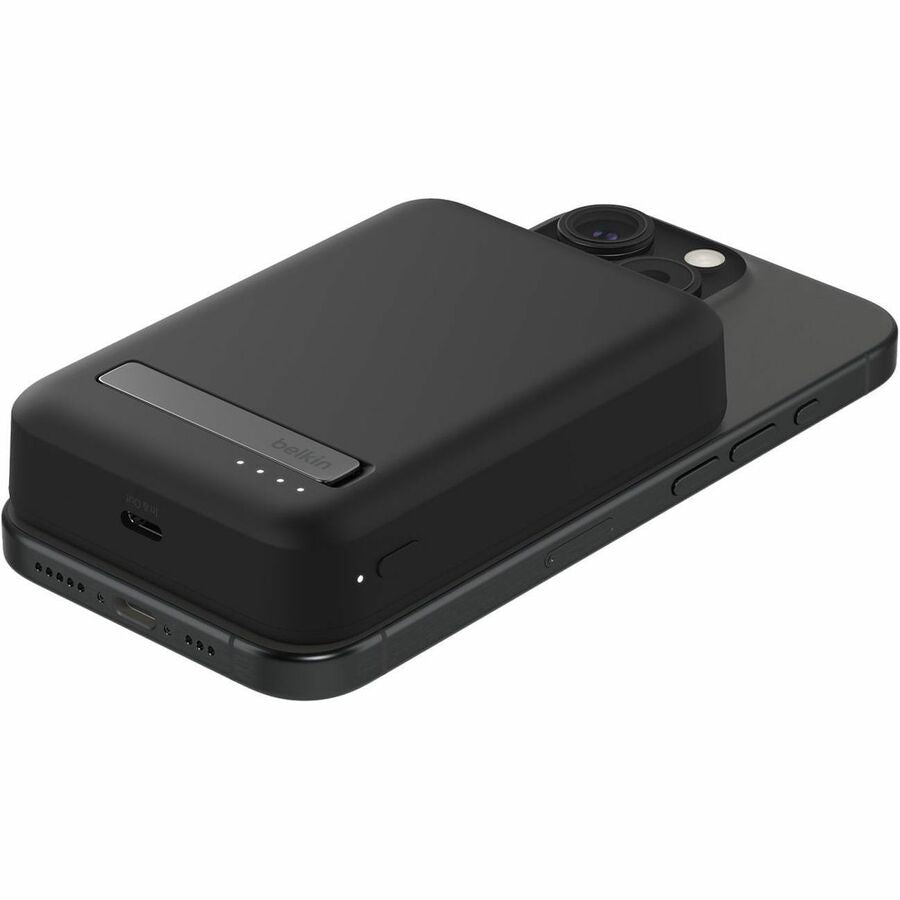 Batterie externe magnétique Belkin BoostCharge Pro avec Qi2 15 W 10 K BPD008BTBK