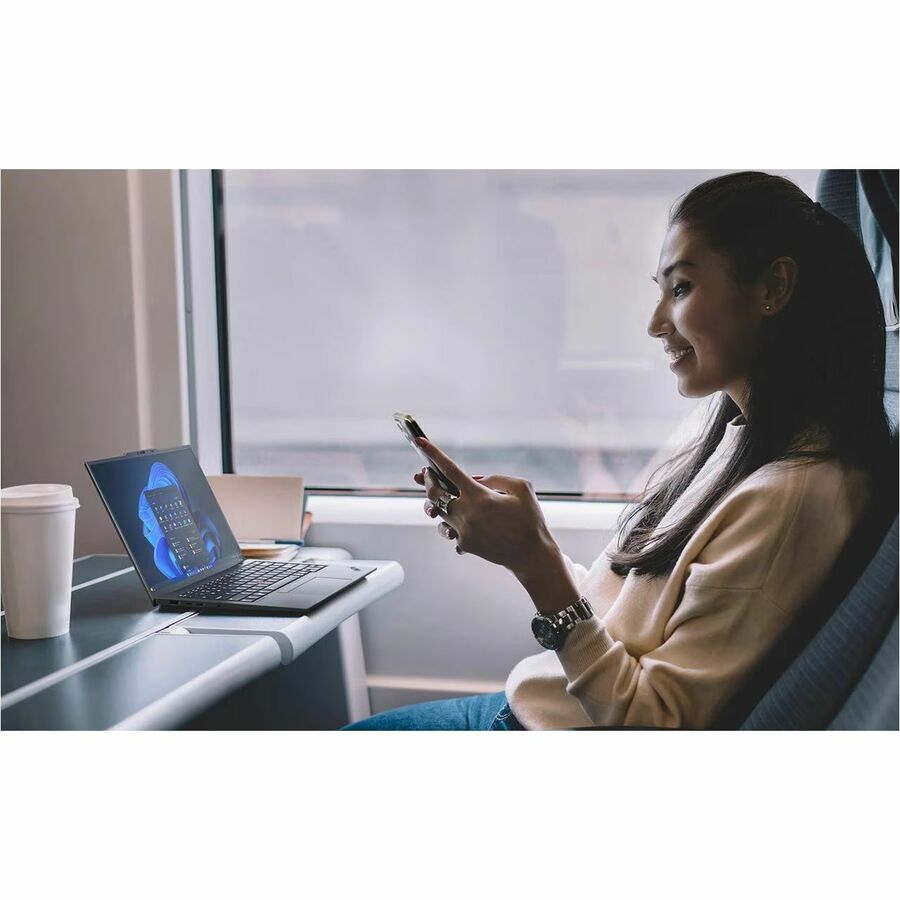 Lenovo ThinkPad X1 Carbon Gen 13 21NS0014US Ultrabook PC 14" Copilot+ - 2,8K - Intel Core Ultra 7 258V - 32 Go - SSD 512 Go - Clavier anglais - Peinture noire 21NS0014US