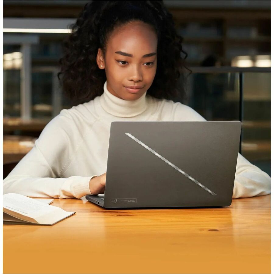 Ordinateur portable de jeu Asus ROG Zephyrus G14 GA403 GA403UI-DS92-CA 14" - 3K - AMD Ryzen 9 8945HS - 32 Go - SSD 1 To GA403UI-DS92-CA