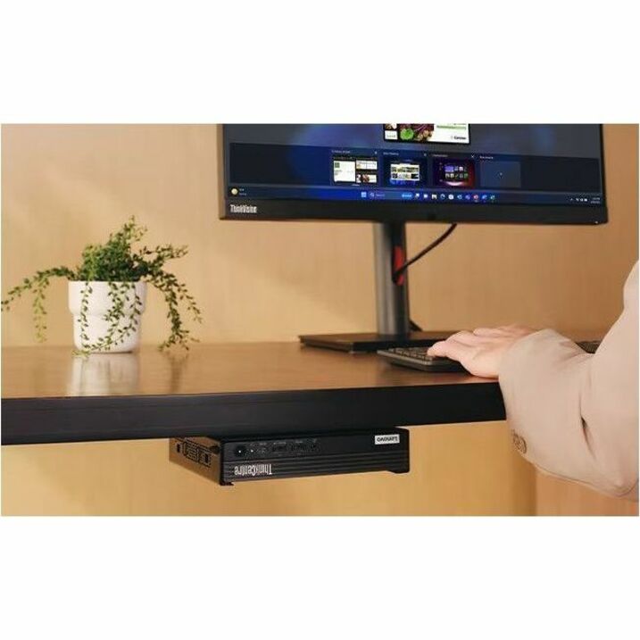 Ordinateur de bureau Lenovo ThinkCentre M75q Gen 5 12RQ000PUS - AMD Ryzen 3 PRO 8300GE - 16 Go - SSD 1 To - Minuscule - Noir 12RQ000PUS