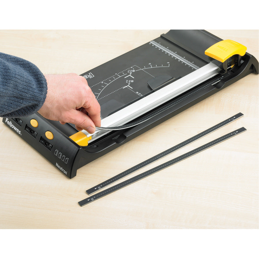 Tapis de coupe de rechange pour tondeuse rotative SafeCut™ 18 5411604