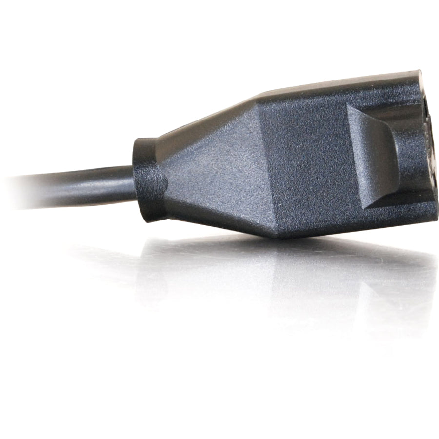 Rallonge d'alimentation de 12 pieds C2G 18 AWG avec protection de prise (NEMA 5-15P à NEMA 5-15R) 53408