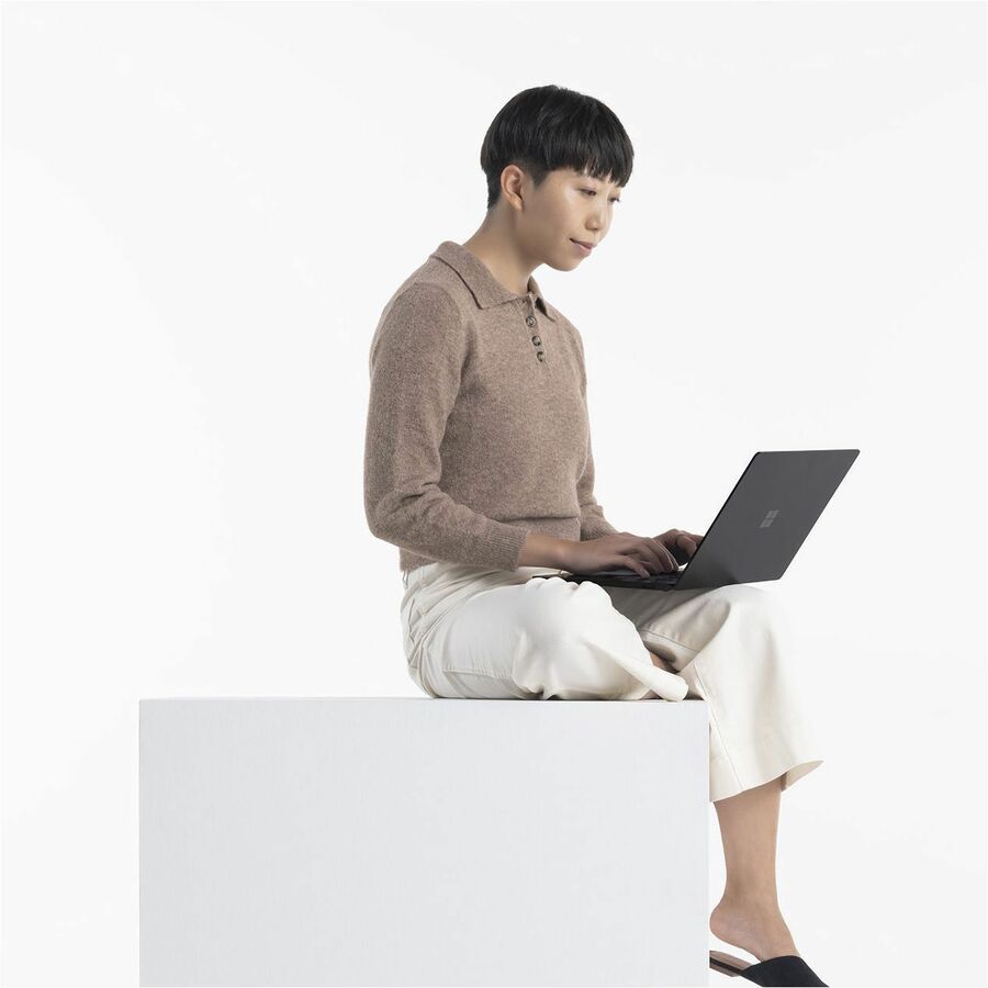 Ordinateur portable Microsoft Surface Laptop 4 13,5" à écran tactile - Intel Core i5 - 16 Go - SSD 512 Go - Noir mat 5B4-00069