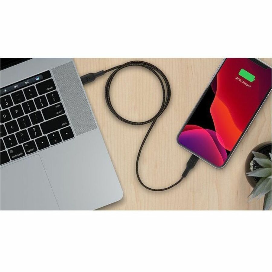 Câble USB-C vers Lightning 30 W Belkin - Nylon tressé - M/M - 2 m/6,6 pi - Noir CAA004BT2MBK