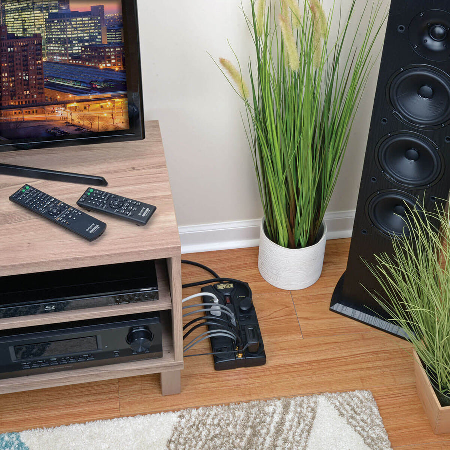 Parasurtenseur TV/modem à 8 prises Tripp Lite TLP810NET