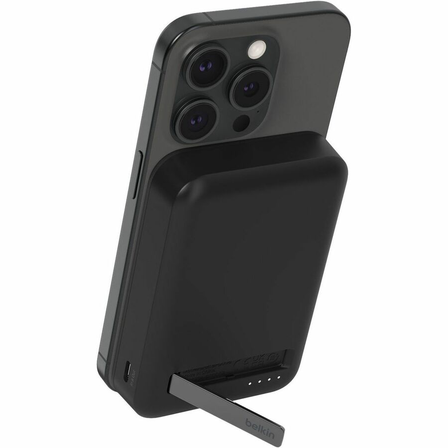 Batterie externe magnétique Belkin BoostCharge Pro avec Qi2 15 W 10 K BPD008BTBK
