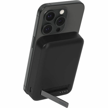 Batterie externe magnétique Belkin BoostCharge Pro avec Qi2 15 W 10 K BPD008BTBK