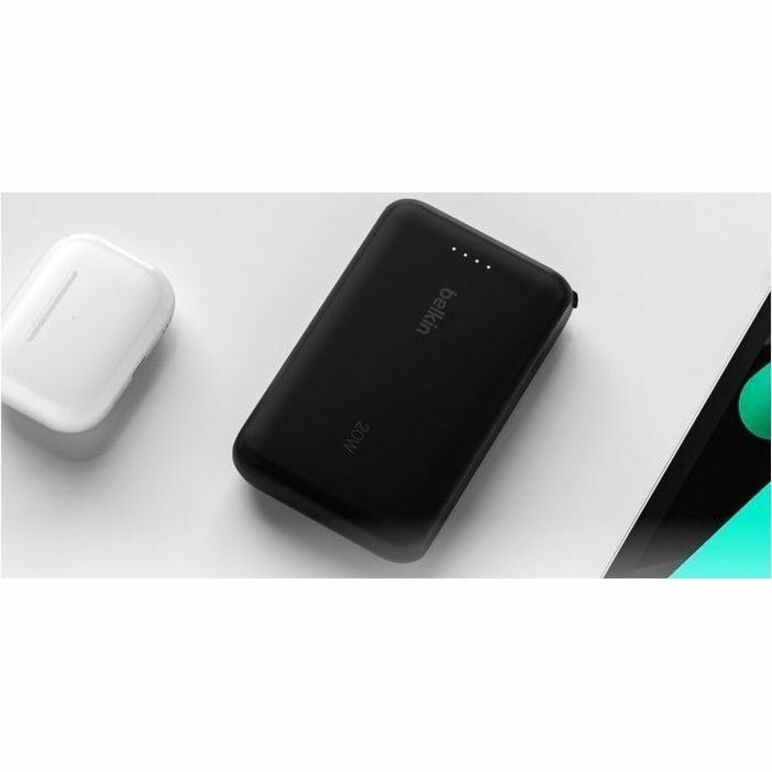 Batterie externe Belkin BoostCharge 10K avec câble intégré BPB021fqBK