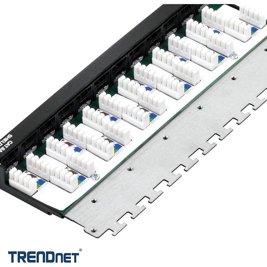 Panneau de brassage blindé TRENDnet Cat6A à 12 ports, compatible 10G, Cat5e, Cat6, Cat6A, boîtier métallique, étiquetage à code couleur pour câblage T568A et T568B, gestion des câbles, montage mural, noir, TC-P12C6AS TC-P12C6AS