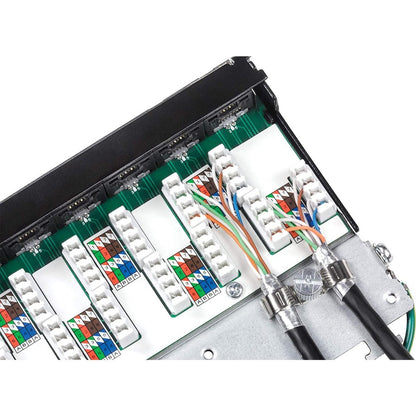 Panneau de brassage blindé TRENDnet Cat6A à 12 ports, compatible 10G, Cat5e, Cat6, Cat6A, boîtier métallique, étiquetage à code couleur pour câblage T568A et T568B, gestion des câbles, montage mural, noir, TC-P12C6AS TC-P12C6AS
