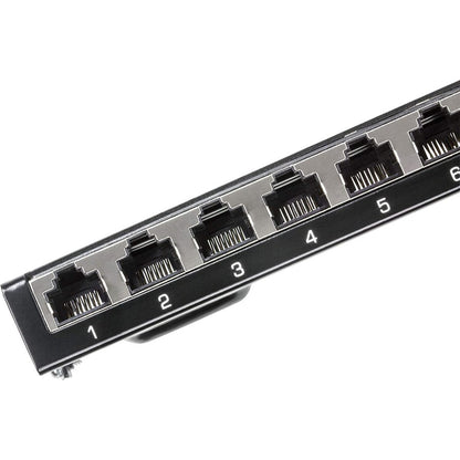 Panneau de brassage blindé TRENDnet Cat6A à 12 ports, compatible 10G, Cat5e, Cat6, Cat6A, boîtier métallique, étiquetage à code couleur pour câblage T568A et T568B, gestion des câbles, montage mural, noir, TC-P12C6AS TC-P12C6AS