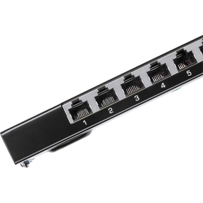 Panneau de brassage blindé TRENDnet Cat6A à 8 ports, prêt pour montage mural, compatible 10G, compatible Cat5e, Cat6, Cat6A, boîtier métallique, étiquetage à code couleur pour câblage T568A et T568B, gestion des câbles, noir, TC-P08C6AS TC-P08C6AS