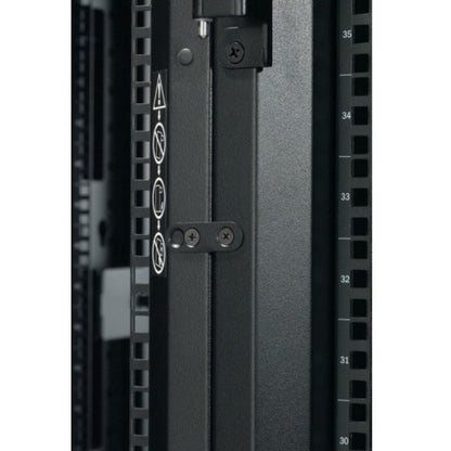 Coffret APC by Schneider Electric Rack NetShelter SX 42U 600 mm de large x 1 200 mm de profondeur avec côtés Noir AR3300