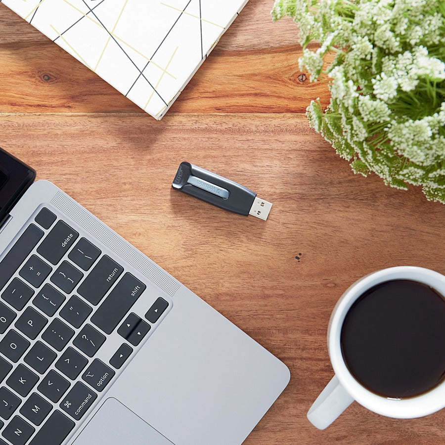 Clé USB 3.0 Store 'n' Go V3 de Verbatim 16 Go - Gris 49172