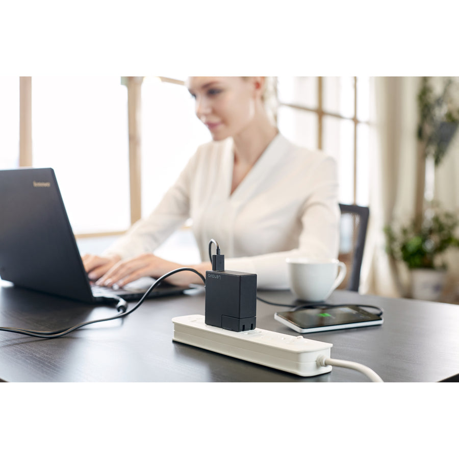Lenovo 65W Travel Adapter with USB Port(US) 4X20M73667