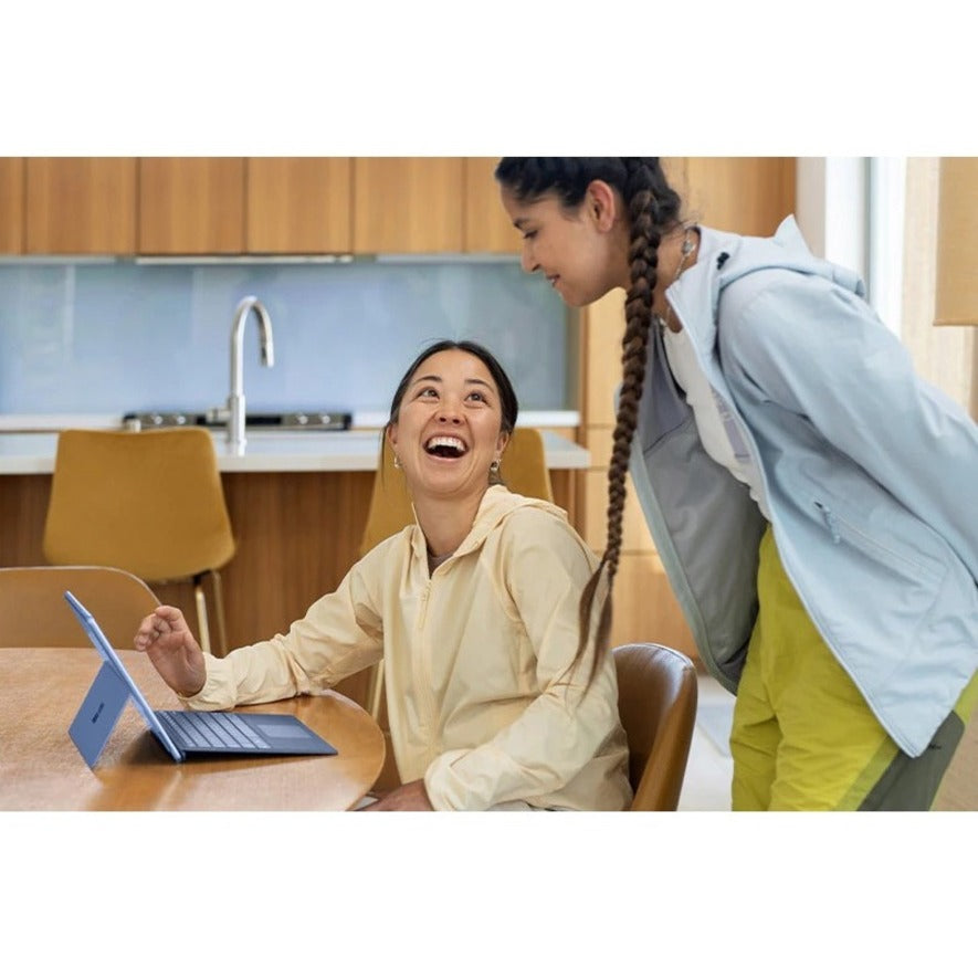Tablette Microsoft Surface Pro 9 - 13" - Core i5 10e génération i5-1245U Deca-core (10 cœurs) - 16 Go RAM - 256 Go SSD - Windows 10 Pro 64 bits - Sapphire S7B-00036