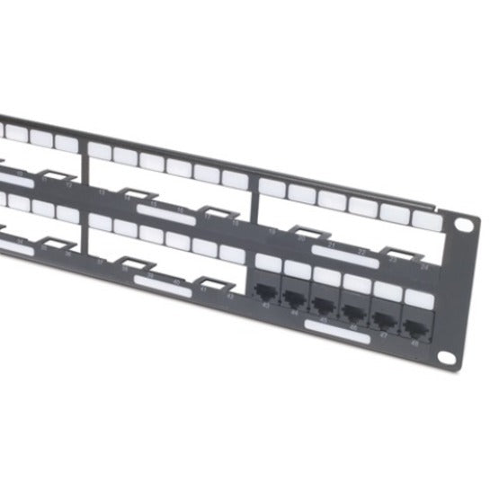 Panneau de distribution de données APC 2U AR8452