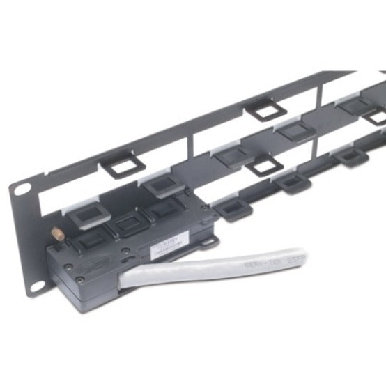 Panneau de distribution de données APC 2U AR8452