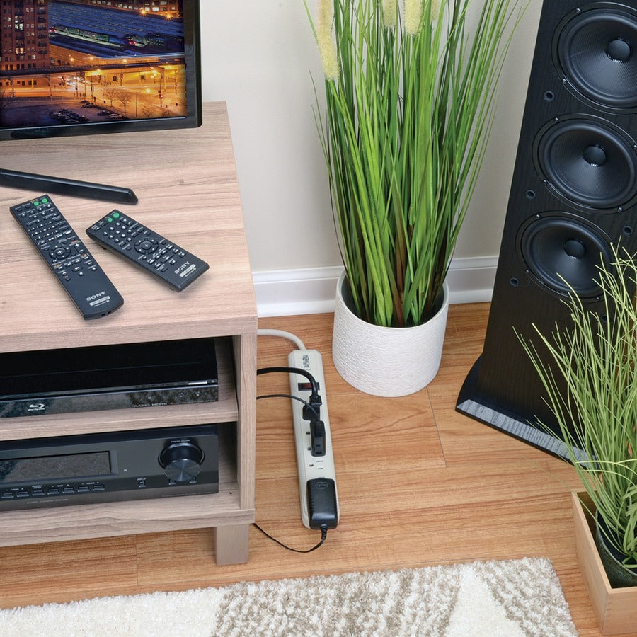 Parasurtenseur à 7 prises Tripp Lite par Eaton Protect It! TLP74R TLP74R