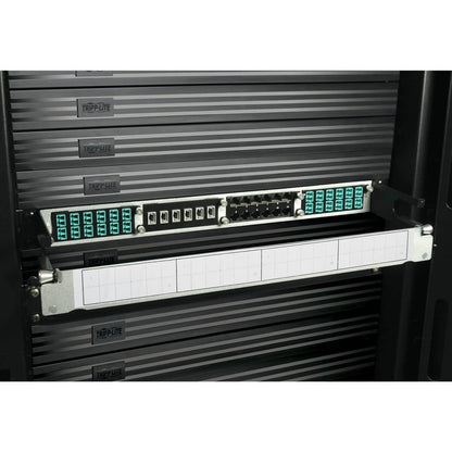 Panneau de boîtier en fibre de cuivre haute densité Tripp Lite, capacité de 4 cassettes 1U N484-01U