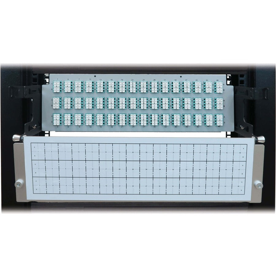 Panneau de brassage de fibre préchargé Tripp Lite par Eaton N48M-48M8L4-05 N48M-48M8L4-05