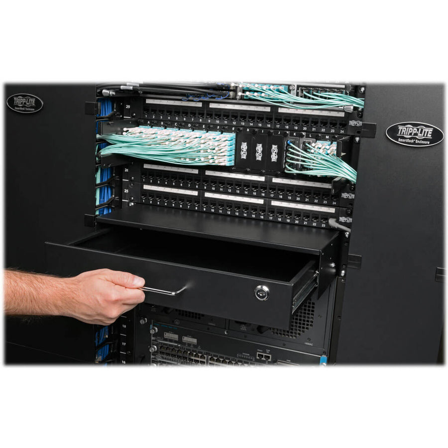 Tiroir de rangement verrouillable pour montage en rack SmartRack 2U de Tripp Lite par Eaton SRDRAWER2U
