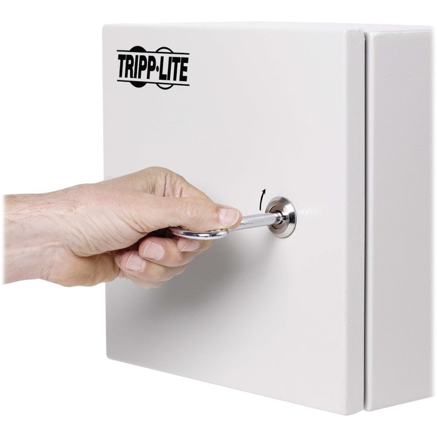 Boîtier extérieur métallique verrouillable industriel Tripp Lite par Eaton SRIN410106 SRIN410106