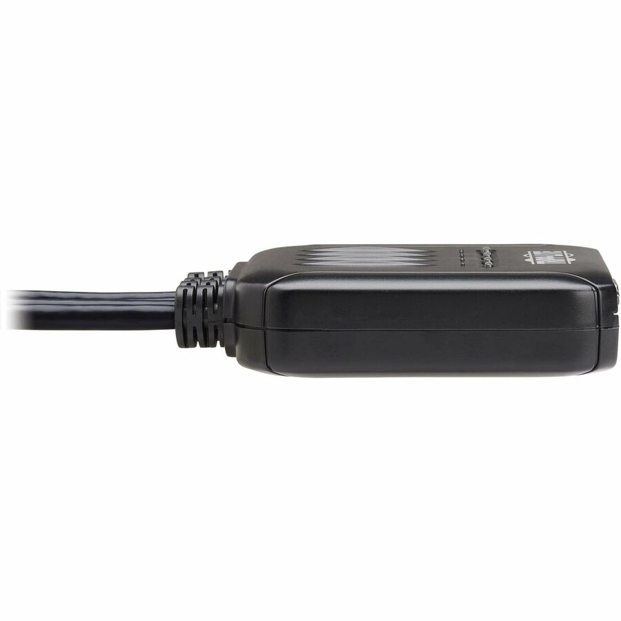 Commutateur KVM VGA 4 ports Tripp Lite par Eaton avec câbles VGA, USB et audio 3,5 mm intégrés B032-VUA4