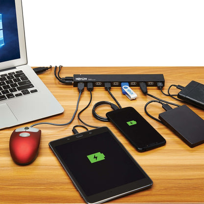 Hub USB 10 ports Tripp Lite par Eaton avec alimentation et adaptateurs de prise internationaux U223-010-INT