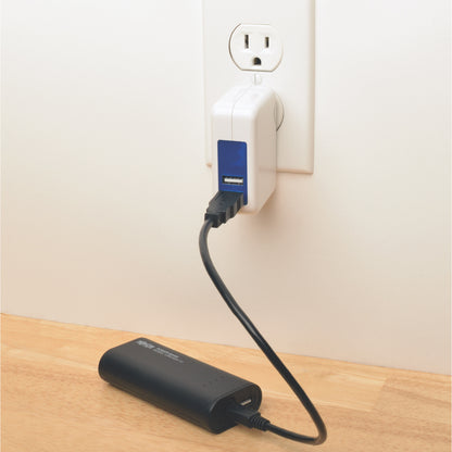 Chargeur de batterie USB portable Tripp Lite by Eaton 5200 mAh avec lampe de poche LED UPB-05K2-1U