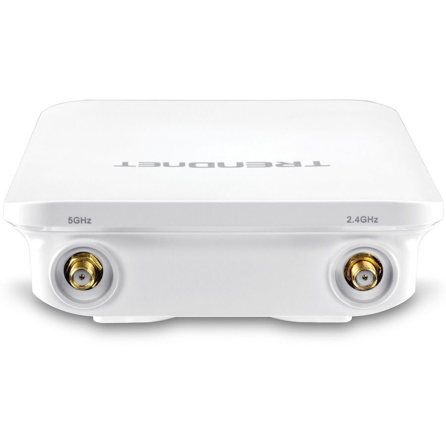 Point d'accès omnidirectionnel extérieur sans fil AC1300 PoE+ 5 DBI TRENDnet ; TEW-841APBO ; 4 antennes omnidirectionnelles 5 DBI ; pont WiFi point à point et point à multipoint ; IEEE 802.3AT PoE+ TEW-841APBO