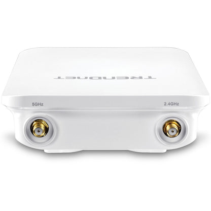 Point d'accès omnidirectionnel extérieur sans fil AC1300 PoE+ 5 DBI TRENDnet ; TEW-841APBO ; 4 antennes omnidirectionnelles 5 DBI ; pont WiFi point à point et point à multipoint ; IEEE 802.3AT PoE+ TEW-841APBO