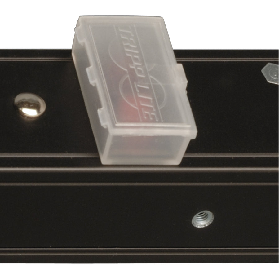 PDU monophasé avec compteur local de 1,5 kW de Tripp Lite par Eaton, prises 100-127 V (14 5-15R), 5-15P, cordon de 15 pi (4,57 m), 0U vertical, 36 po PDUMV15-36