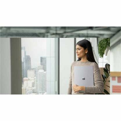 Ordinateur portable Microsoft Surface Laptop 6 13,5" à écran tactile - Intel Core Ultra 7 - 16 Go - SSD 256 Go - Clavier anglais, français - Platinum ZJV-00027