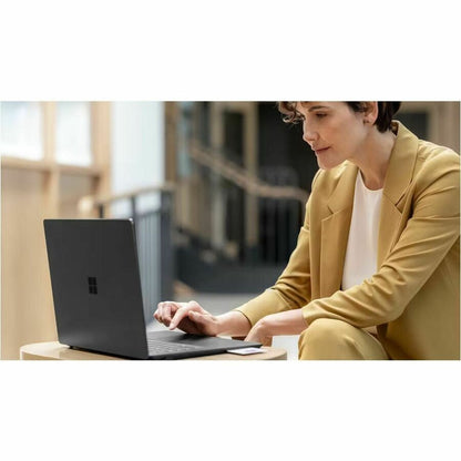 Ordinateur portable Microsoft Surface Laptop 6 13,5" à écran tactile - Intel Core Ultra 7 165H - 32 Go - SSD 512 Go - Clavier anglais - Noir ZJZ-00001