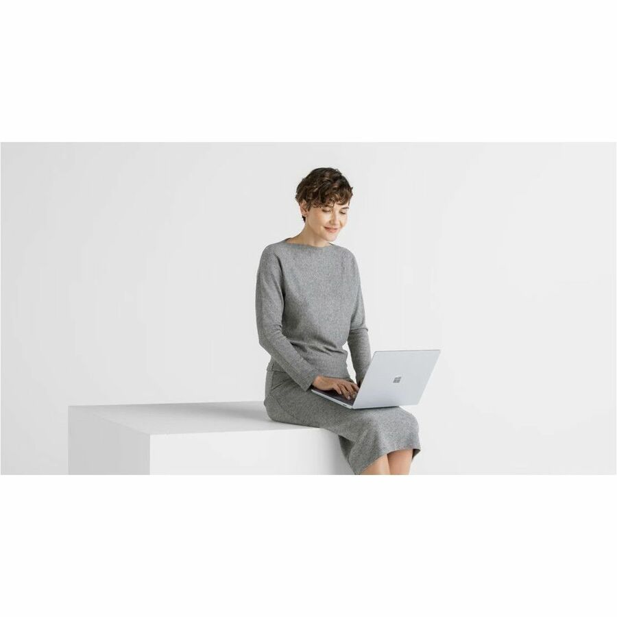 Ordinateur portable Microsoft Surface Laptop 6 13,5" à écran tactile - Intel Core Ultra 5 - 16 Go - SSD 256 Go - Clavier canadien français et anglais - Platinum ZJQ-00027