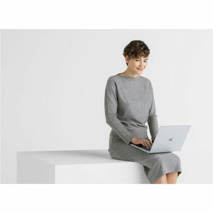 Ordinateur portable Microsoft Surface Laptop 6 15" à écran tactile - Intel Core i7 - 64 Go - SSD 1 To - Clavier anglais, français - Platinum ZLW-00027