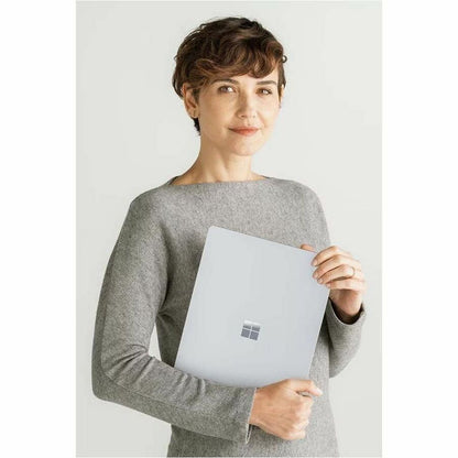 Ordinateur portable Microsoft Surface Laptop 6 13,5" à écran tactile - Intel Core i5 - 32 Go - SSD 256 Go - Clavier anglais, français - Platinum ZJS-00027