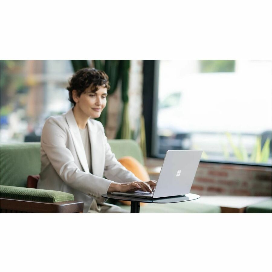 Ordinateur portable Microsoft Surface Laptop 6 13,5" à écran tactile - Intel Core i5 - 32 Go - SSD 512 Go - Clavier anglais, français - Platinum ZJT-00027