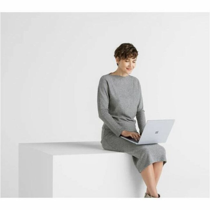Ordinateur portable Microsoft Surface Laptop 6 13,5" à écran tactile - Intel Core i5 - 32 Go - SSD 512 Go - Clavier anglais, français - Platinum ZJT-00027