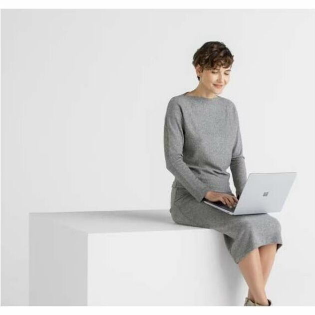 Ordinateur portable Microsoft Surface Laptop 6 15" à écran tactile - Intel Core i5 - 8 Go - SSD 256 Go - Clavier anglais, français - Platinum ZLB-00027