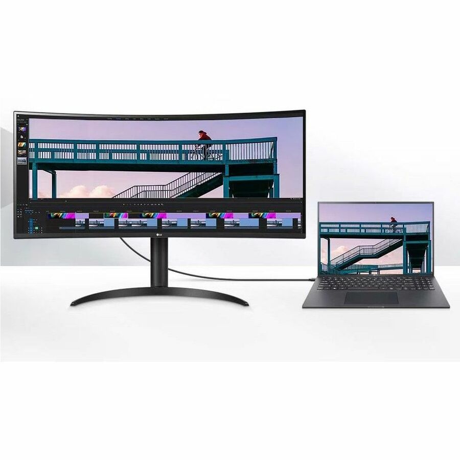 Moniteur LCD incurvé LG Ultrawide 34WR55QC-B de 34 pouces de classe UW-QHD - 21:9 34WR55QC-B