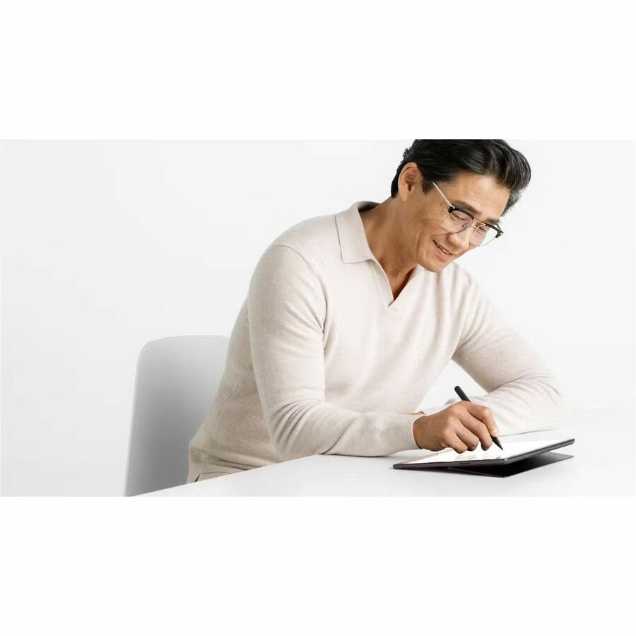 Tablette Microsoft Surface Pro 10 - 13" - Technologie vPro - 32 Go - SSD 256 Go - Windows 11 Pro - Noir ZDV-00019