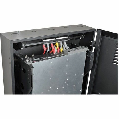 Armoire rack SmartRack SRWF6U36 de Tripp Lite par Eaton SRWF6U36