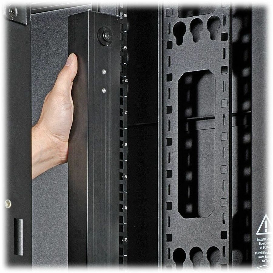 PDU 24 prises Tripp Lite par Eaton PDUMV30HVNETLX PDUMV30HVNETLX