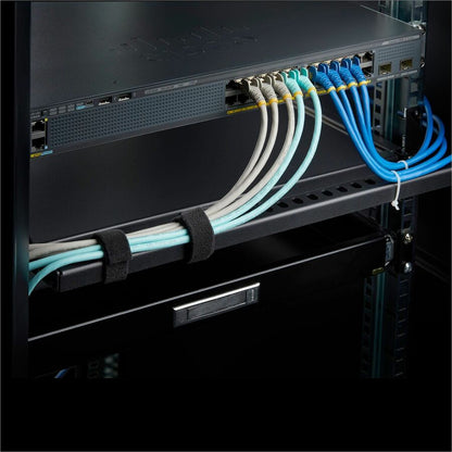 StarTech.com Barre de gestion de câbles horizontale 1U avec profondeur réglable, barre de laçage montable en rack de 19 pouces pour racks/armoires/panneaux de brassage organisés 12S-CABLE-LACING-BAR