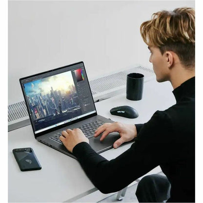 Ordinateur portable de jeu Asus ROG Zephyrus G16 GU605 GU605MI-DS91-CA 16" - 2,5K - Intel Core Ultra 9 185H - 16 Go - SSD 1 To GU605MI-DS91-CA