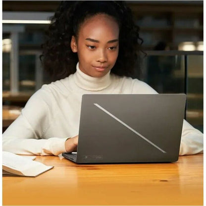 Ordinateur portable de jeu Asus ROG Zephyrus G14 GA403 GA403UV-DS91-CA 14" - 3K - AMD Ryzen 9 8945HS - 16 Go - SSD 1 To GA403UV-DS91-CA