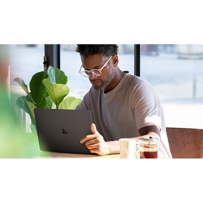 Ordinateur portable Microsoft Surface Laptop 2 13,5" à écran tactile - QHD - Intel Core i5 8e génération - 8 Go - SSD 256 Go GLT-00065