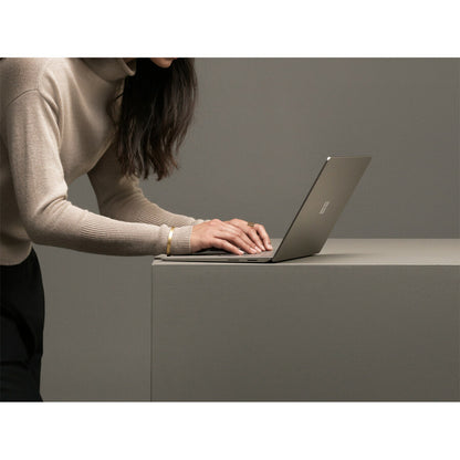 Ordinateur portable à écran tactile Microsoft Surface 13,5" - Intel Core i5 7e génération i5-7300U - 8 Go - SSD 256 Go - Graphite Gold DAG-00003